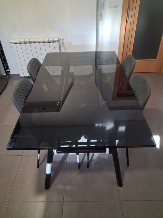 Mesa de jantar extensível em vidro temperado com 4 cadeiras