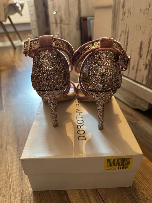Dorothy Perkins różowe sandałki na obcasie sandały