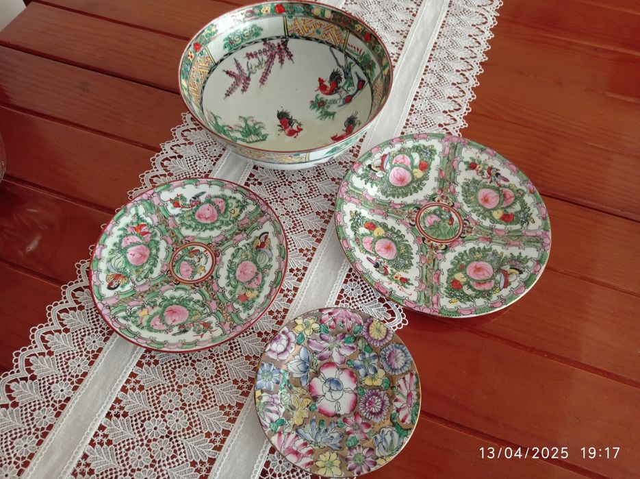 Conjunto peças decorativas em porcelana,