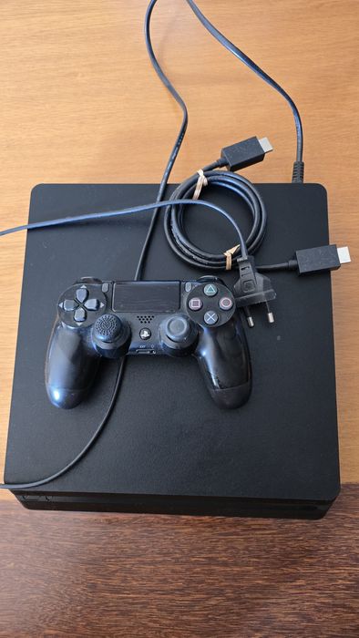Ps4 de 1 Ter com 1 comando e 4 jogos opcionais