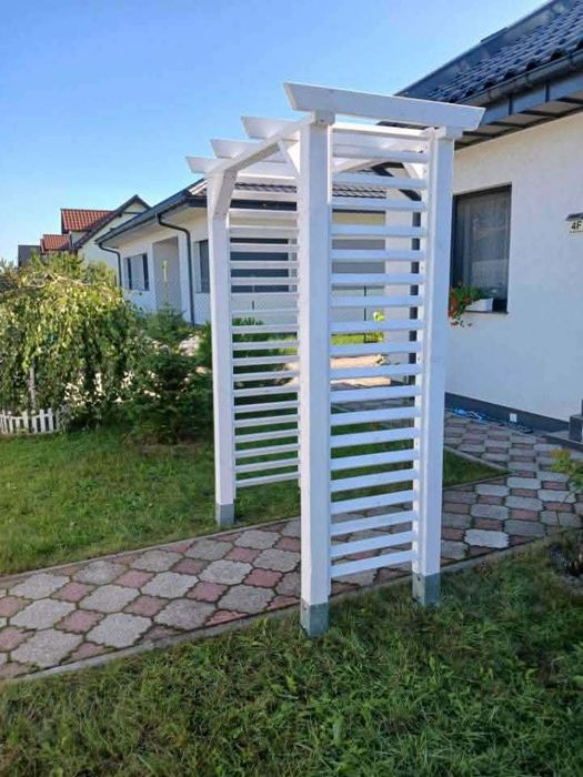 Pergola ogrodowa drewniana