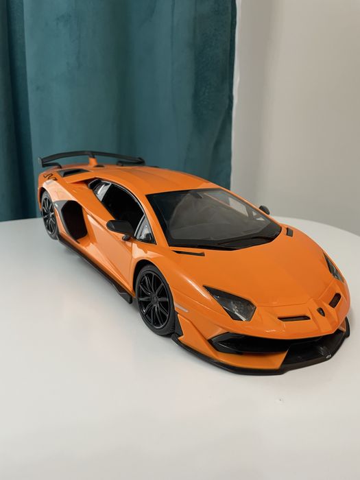 Duży Samochód Lamborghini Aventador SVJ
