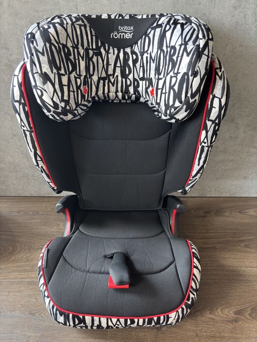 Автокрісло  Britax-Romer Kidfix III M Letter Designkkkkk і підложка