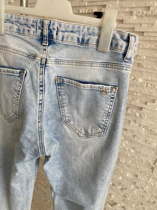 Piękne Pinko  przecierane dżinsy z dopinanym łańcuszkiem jaskółki