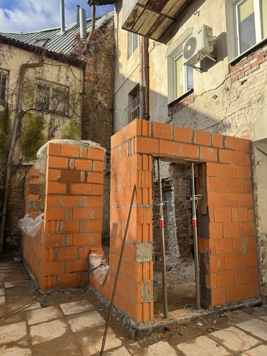 Будівельні роботи під ключ — від демонтажу до заїзду. Моноліт, крівля