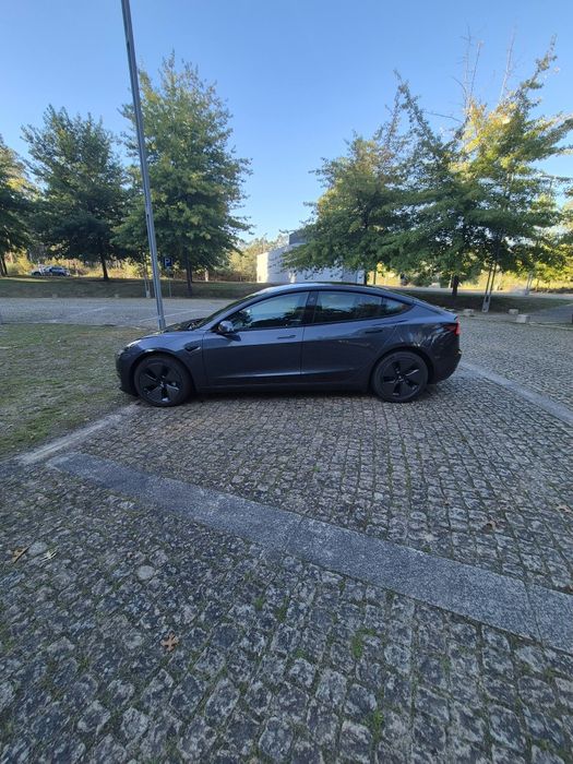 Tesla para aluguer em  uber