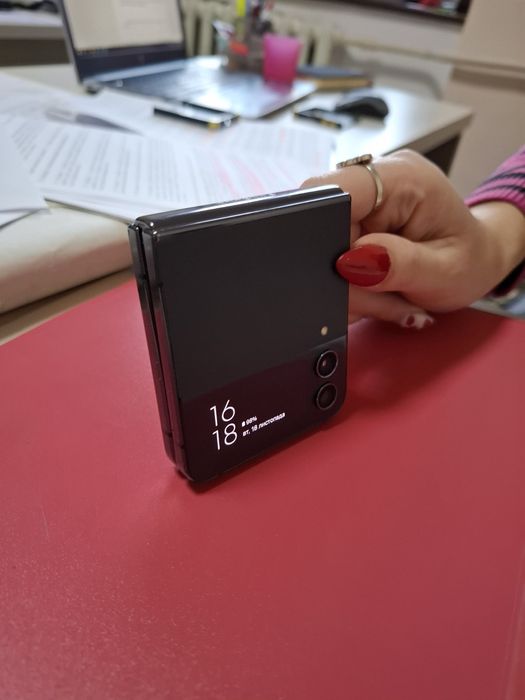 Телефон Samsung Galaxy flip z 4