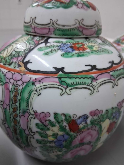 Potes em porcelana de Macau