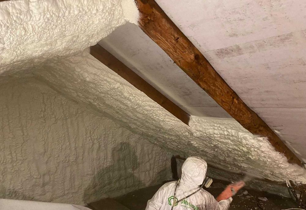 Ocieplenie poddasza pianą PUR, ocieplanie pianką PUR, hydroizolacja i naprawa dachu membraną