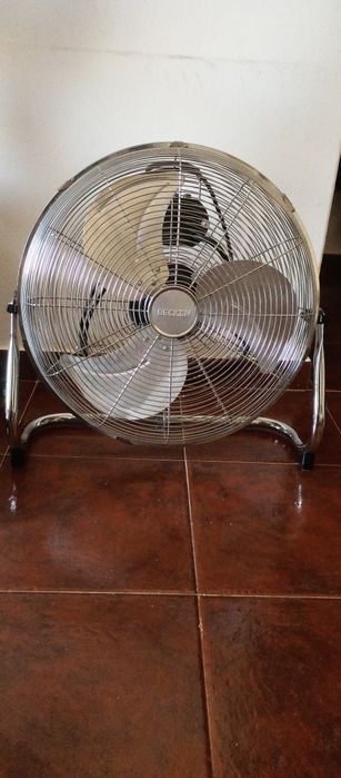 Ventilador de Chão Industrial Metálico (Cromado) – Alta Potência e Como Novo!