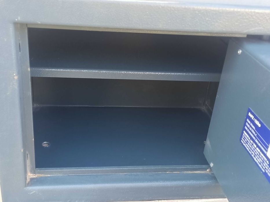 Сейф для денег «Гриффон R26»