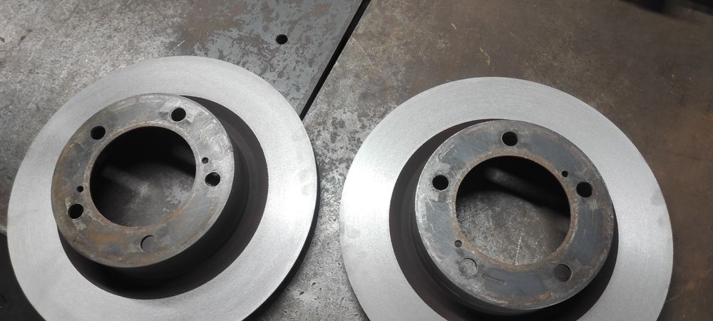 Продам диски тормозные TOYOTA