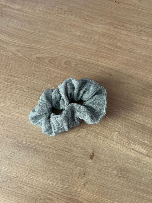 Ładna gumka do włosów