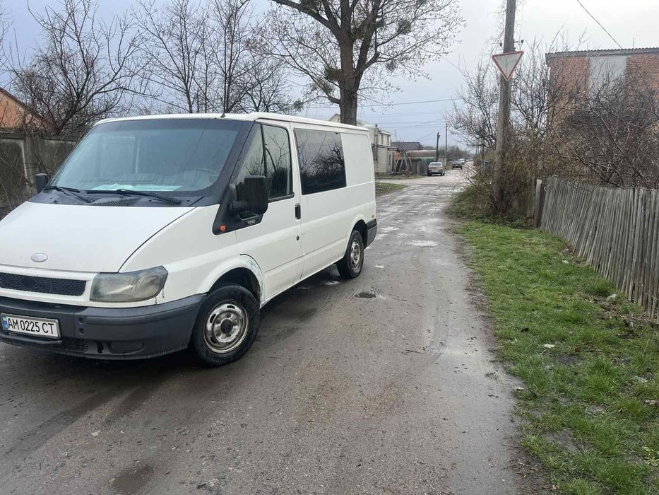 Ford Transit (спец. вантажний фургон) — $3750