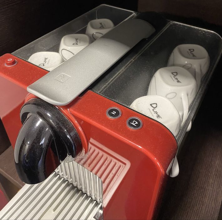 Máquina de café Nespresso Le Cube