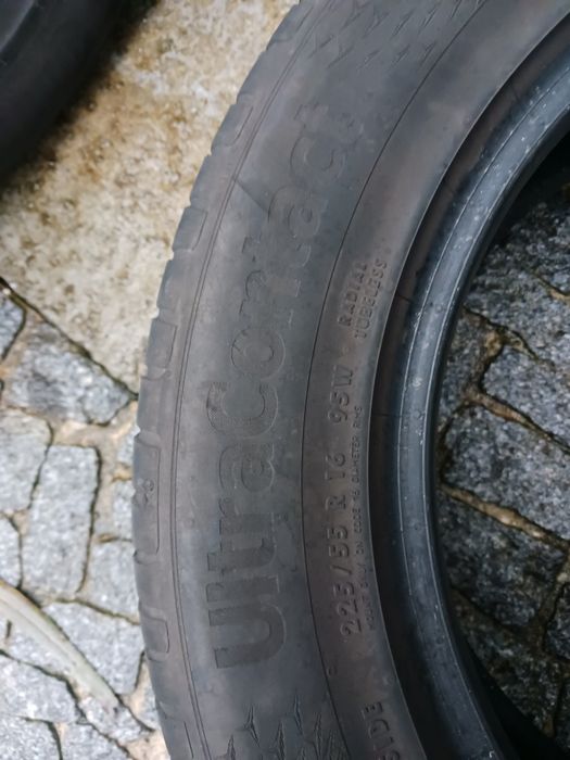 Vendo pneus semi-novos 225/55/16 Continental