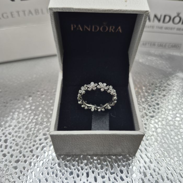 Anel Pandora Dazzling Daisy Band prata