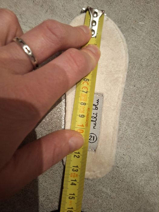 Piękne buciki dla małej księżniczki, r. 21