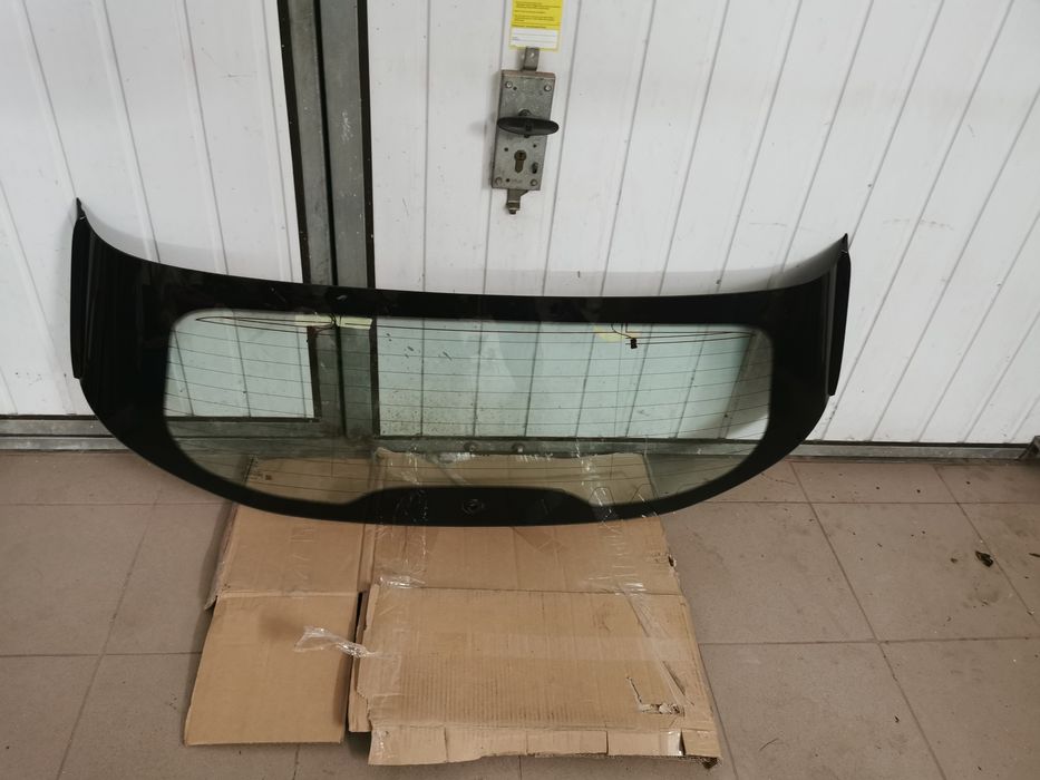 Szyba tylna Ford Kuga MK 2, 2018 rok oraz części  klapy  i zderzaka