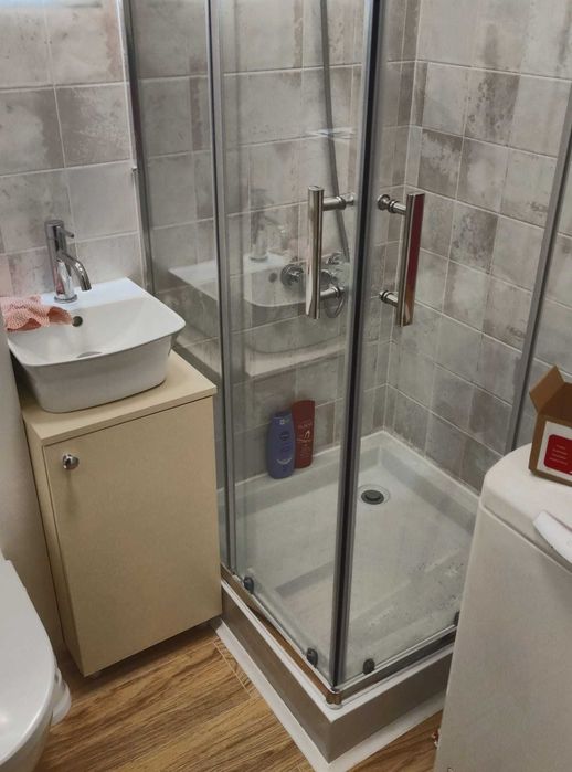 Remont mieszkań, instalacje elektryczne, tapeta natryskowa