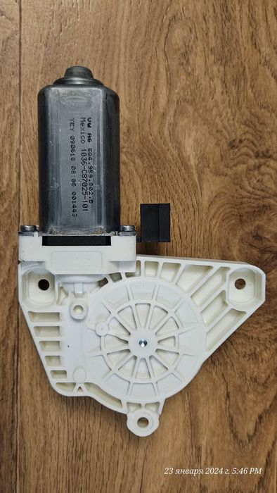 Механізм склопідьомника з мотором