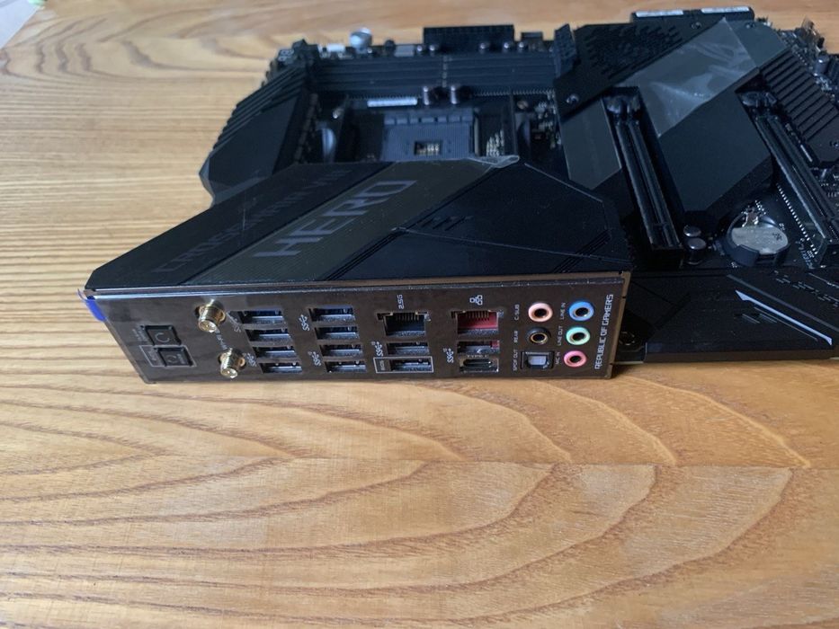 Asus ROG CROSSHAIR VIII Hero  WIFI X570 AM4 Ryzen 3000-5000