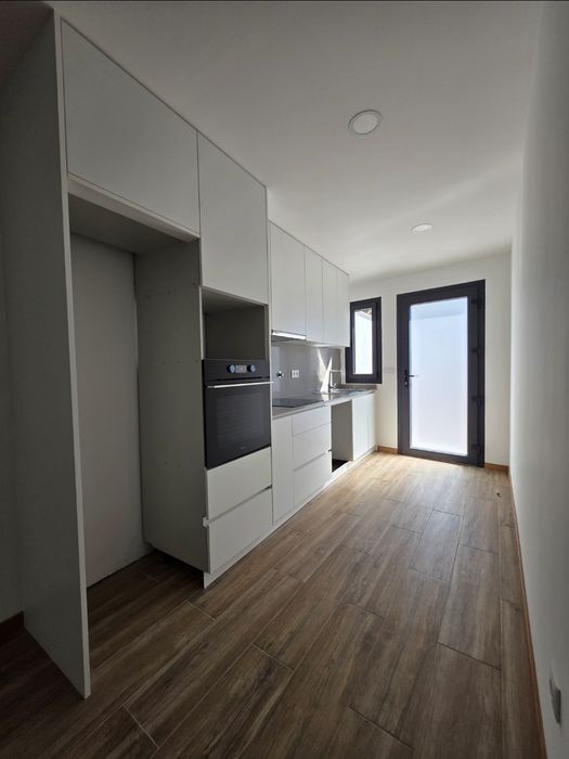 Moradia T2 Nova em Merelim com Garagem, Terraço, Isolamento Capoto e Vidros Duplos

Rua D. Pedro V