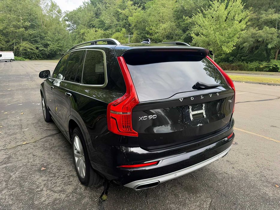 Volvo XC90      2017