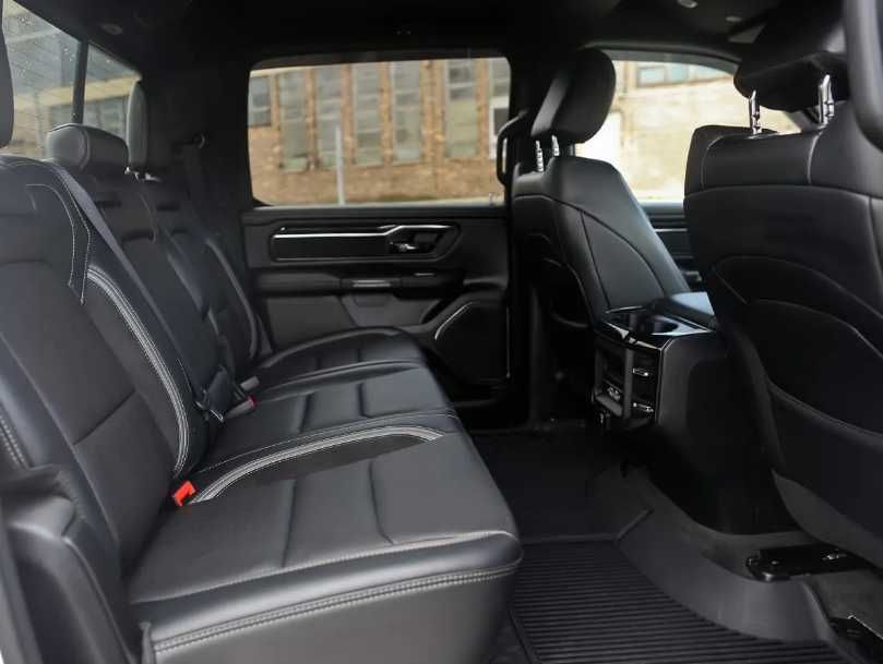 Wynajem RAM 1500 z kierowcą – śluby, uroczystości, transport VIP