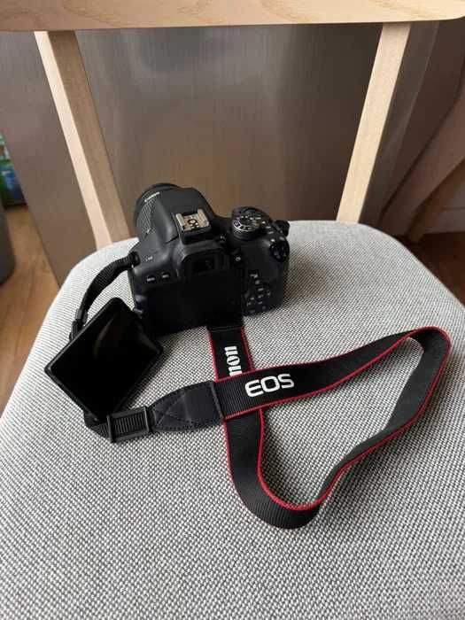 Canon 750D imaculada com lens 18-55mm e extras