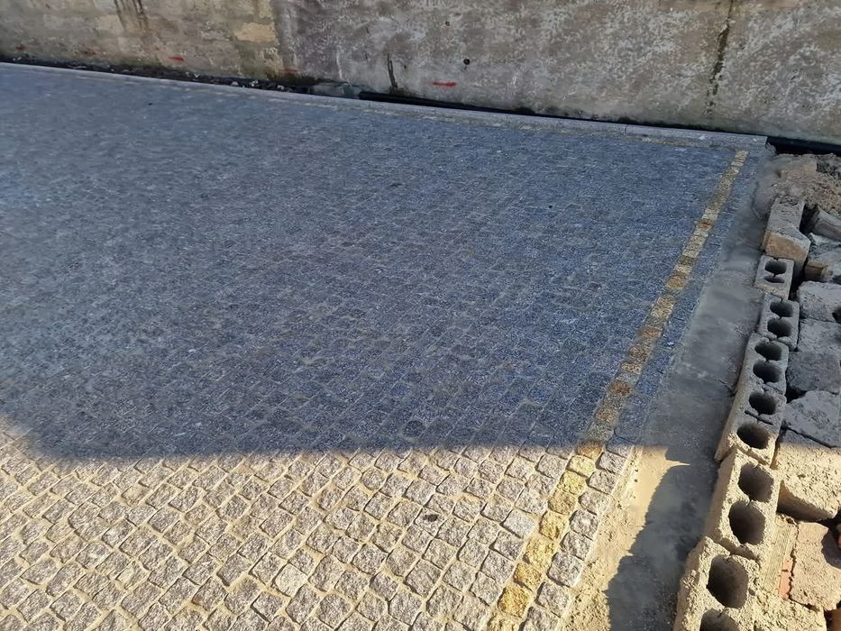 Pavimentações  em  Granito Natural / Calçada Portuguesa