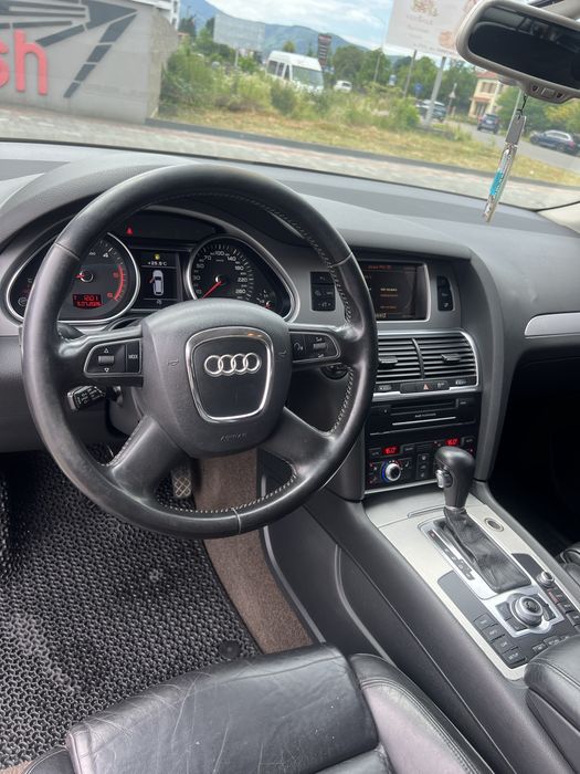 Автомобіль Q7 2010