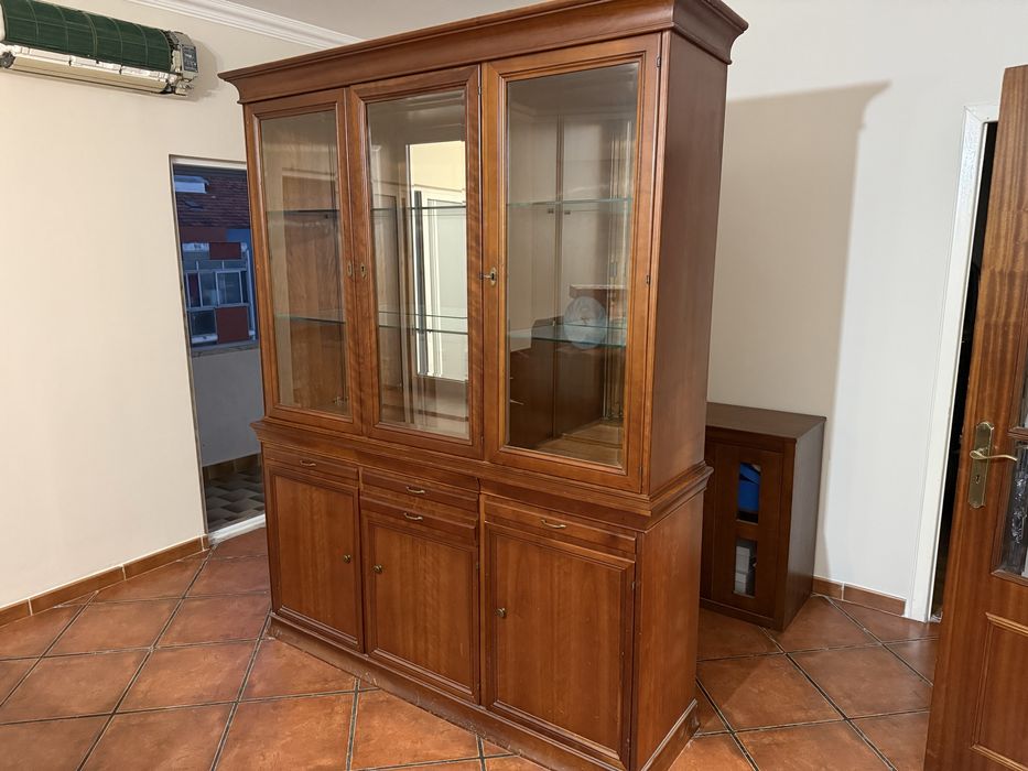 Movel da sala com 4 cadeiras