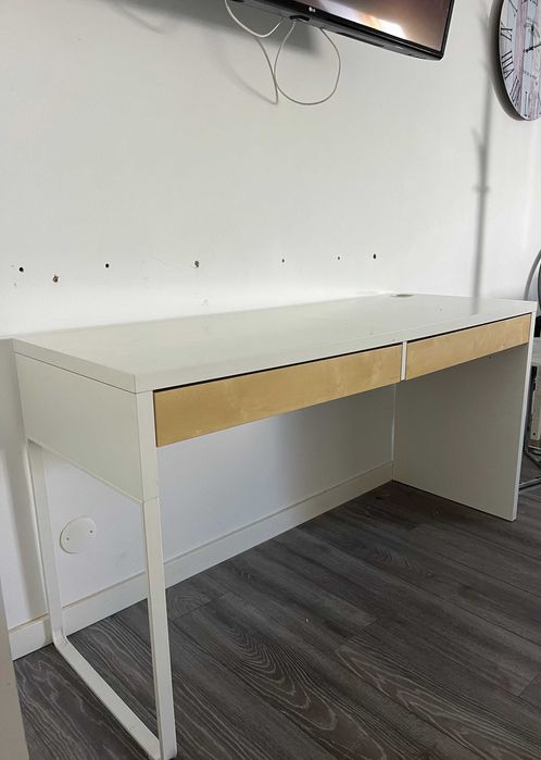 mesa secretária grande ikea em bom estado