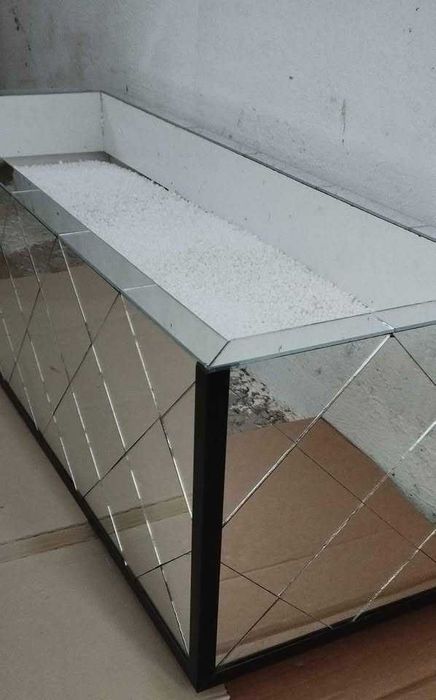 Enorme floreira retangular espelhada