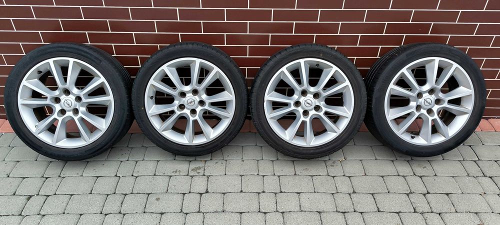 Sprzedam oryginalne aluminiowe felgi marki Opel wraz z oponami w rozmiarze 225/45 R17