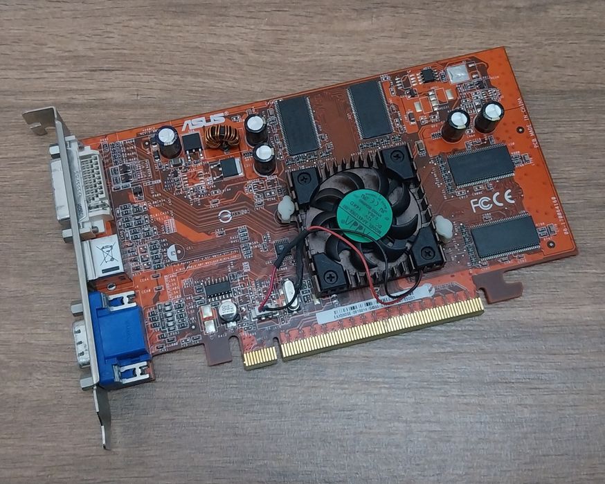 Placa gráfica Asus X550 256Mb