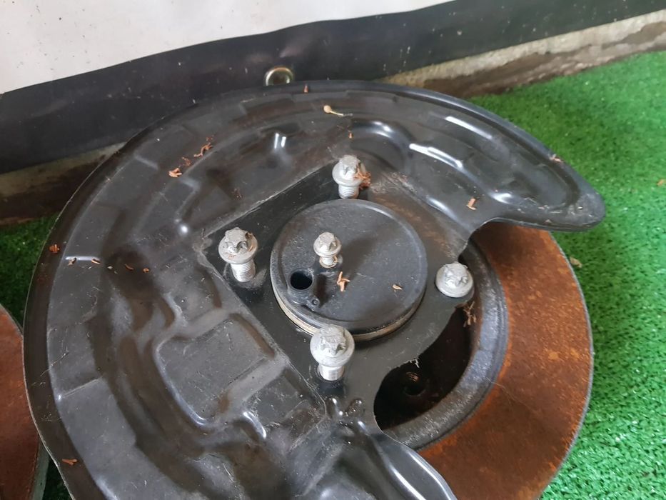 Cubos de roda de tras Mercedes Classe A W177 Classe B W247 CLA W118