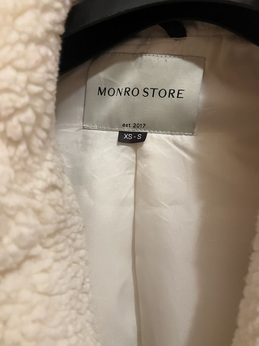 Белая шуба- барашек с варежками