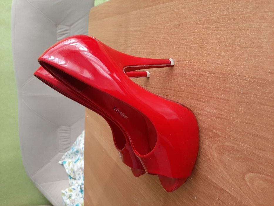 Szpilki czerwone rozmiar 35