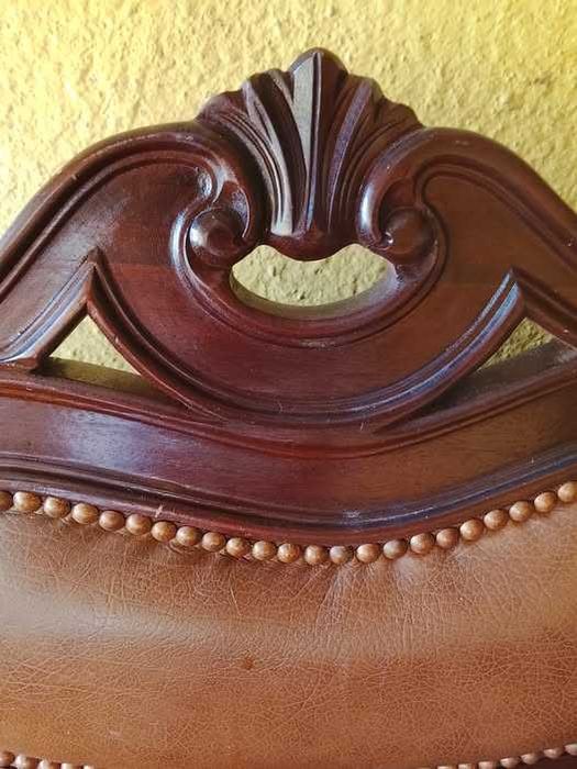 cadeirao para telefone classico madeira e couro