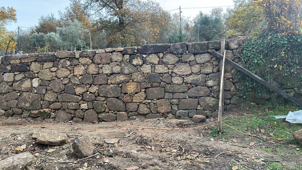 MUROS em PEDRA de GRANITO