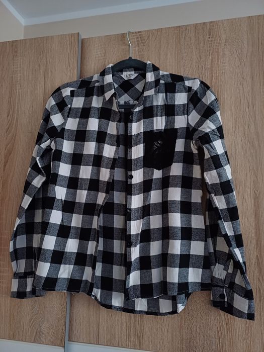 Koszula z koronkową kieszonką