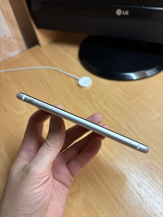 iPhone SE 2020 64GB White / Neverlock