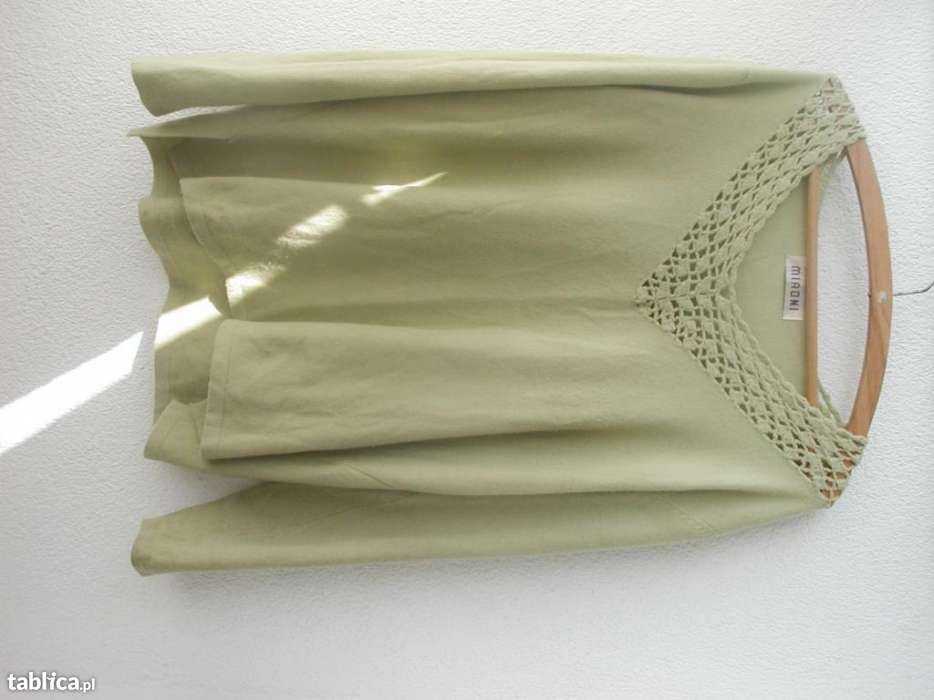 Seledynowy sweter z wykonczeniem w serek.Miadni.XL