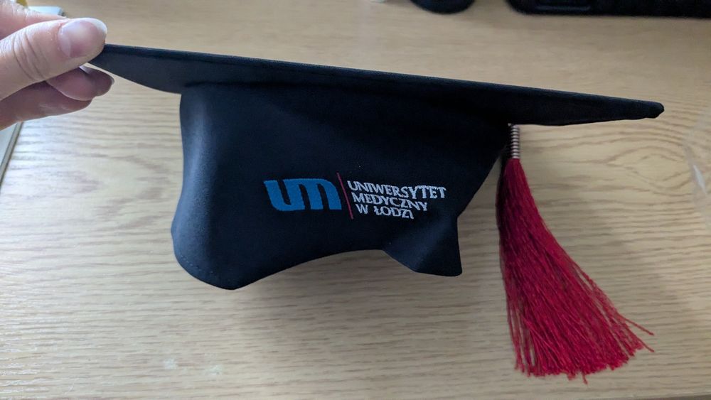 Biret czarny stan idealny