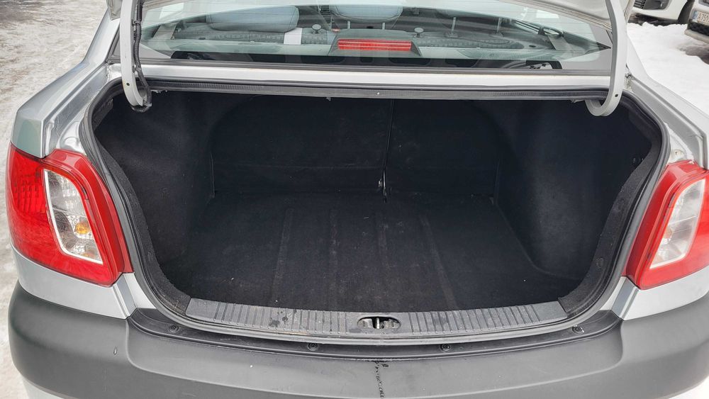 Авто KIA Rio 2006 1.4