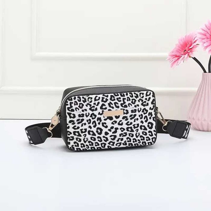 Зручні леопардові сумочки!