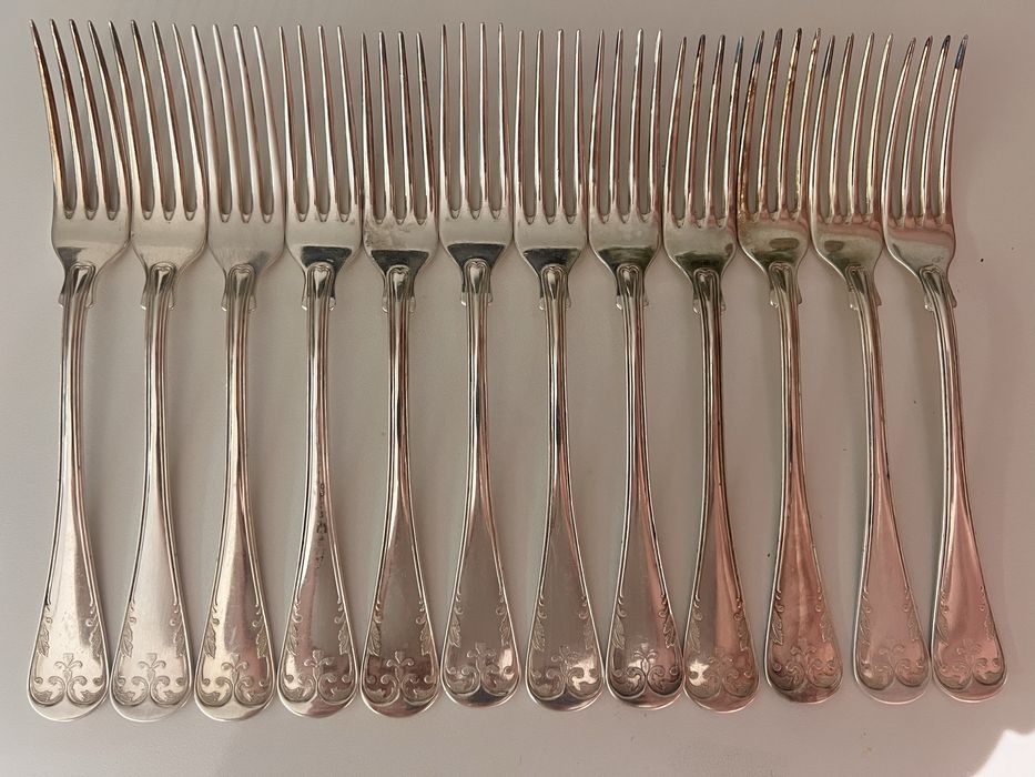 Продам посріблені столові виделки «французька лілія»