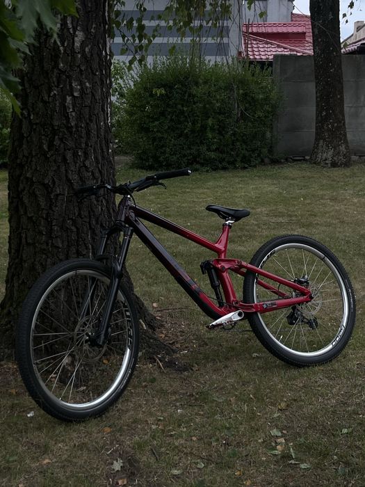 Trek Slash 8 z 2020 roku